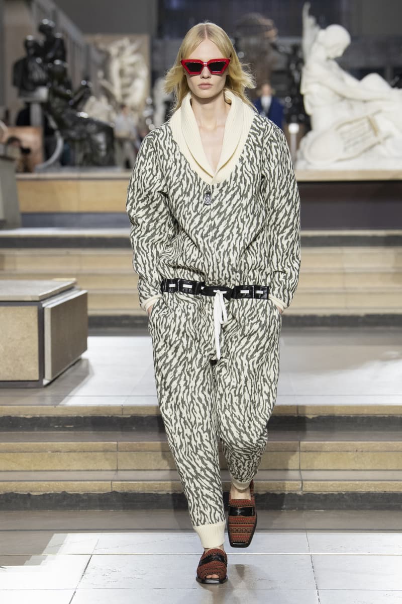 《魷魚遊戲 Squid Game》人氣女星鄭浩妍擔綱 Louis Vuitton 2022 秋冬女裝大秀開場模特