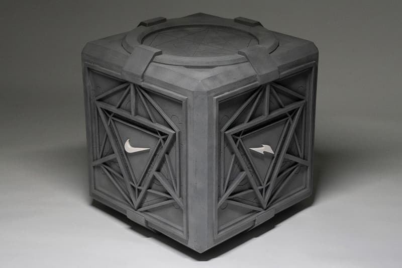 創作單位 VASE BY SU 打造 RTFKT Studios、Nike「MNLTH」混凝土雕塑