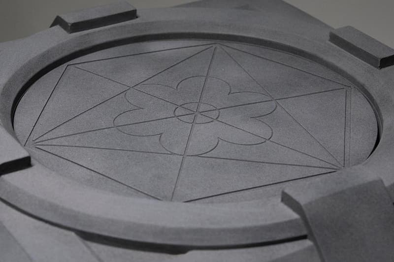 創作單位 VASE BY SU 打造 RTFKT Studios、Nike「MNLTH」混凝土雕塑