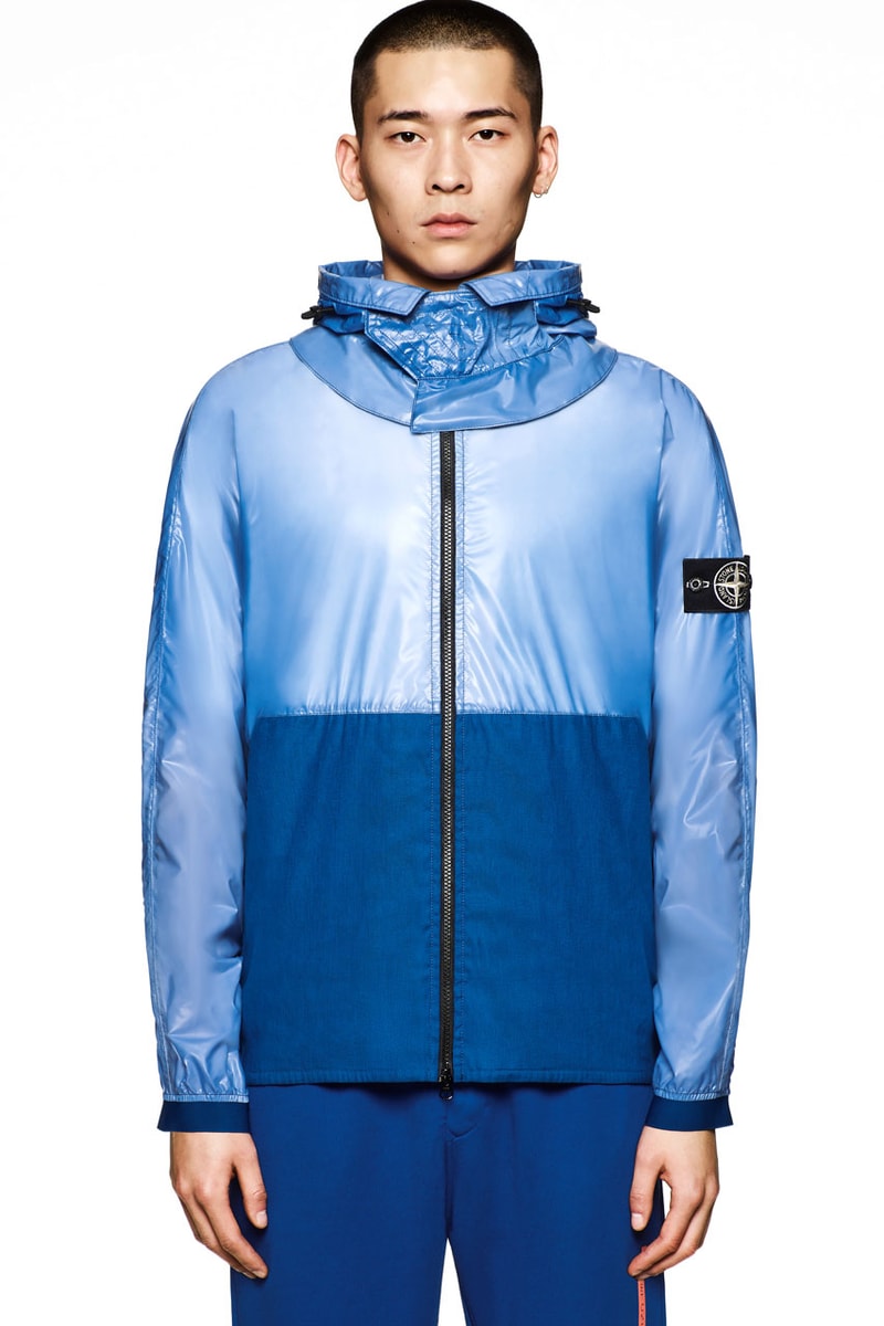 Stone Island 为 2022 春夏系列推出全新热感夹克单品