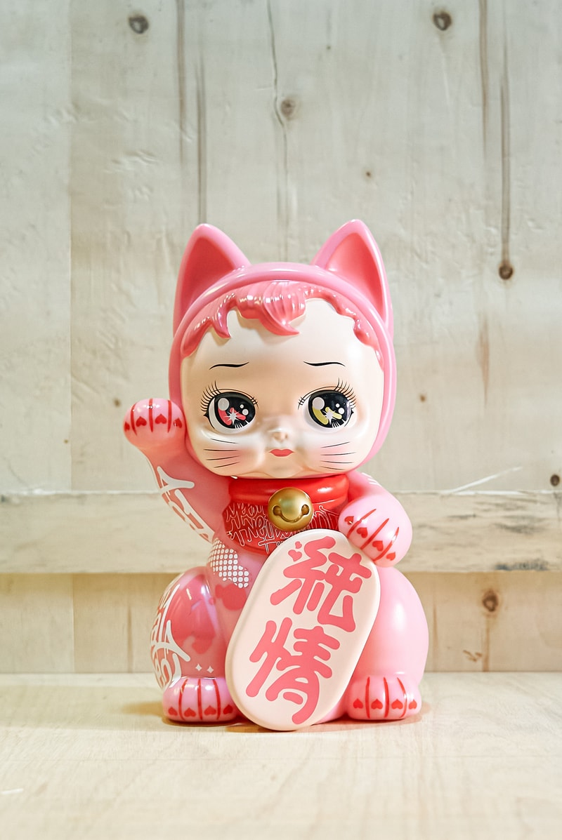 ABS CREW 携手可怜招待所及纯情商店街打造涂鸦版「纯情猫」公仔