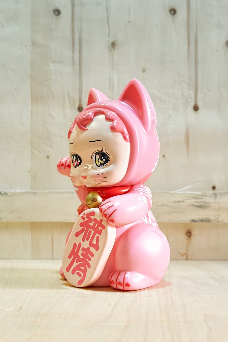 ABS CREW 携手可怜招待所及纯情商店街打造涂鸦版「纯情猫」公仔