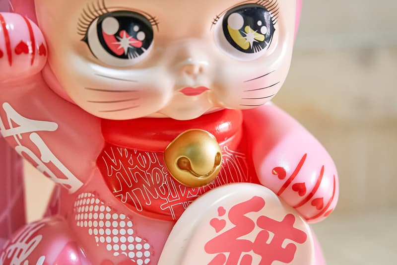 ABS CREW 携手可怜招待所及纯情商店街打造涂鸦版「纯情猫」公仔