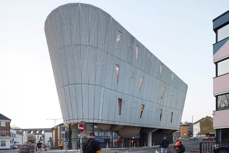 英國建築公司 Hollaway Studio 打造全球首個多樓層滑板場「F51」