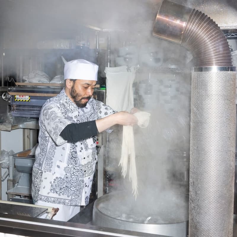 MIYAGIHIDETAKA 為原宿知名烏龙麵餐館「麵散」打造制服