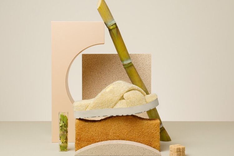 UGG®  正式发布 2022 年春夏 Icon-Impact 环保系列鞋履
