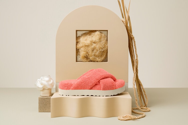 UGG®  正式发布 2022 年春夏 Icon-Impact 环保系列鞋履