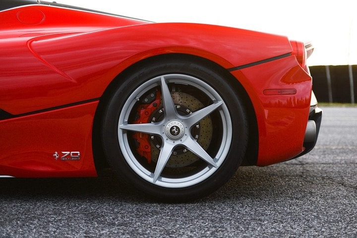 全球限量 210 辆「马王」LaFerrari Aperta 拍卖竞标价突破 $500 万美元