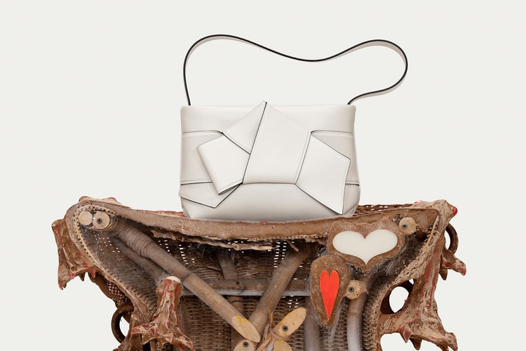 Acne Studios 全新 2022 秋冬系列 Musubi 包袋登场