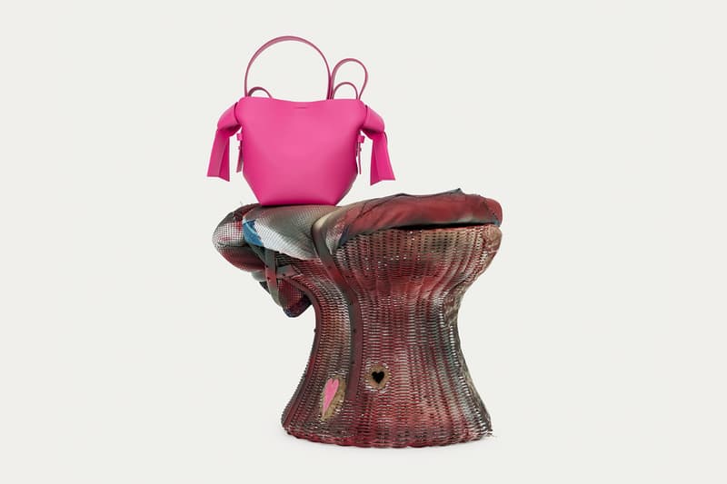 Acne Studios 全新 2022 秋冬系列 Musubi 包袋登场