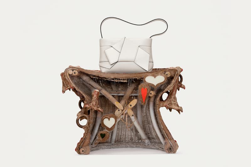 Acne Studios 全新 2022 秋冬系列 Musubi 包袋登场