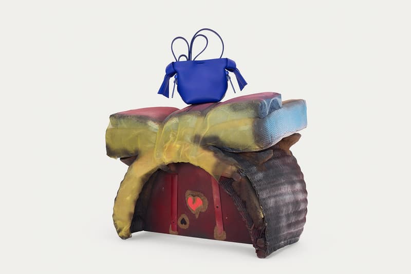 Acne Studios 全新 2022 秋冬系列 Musubi 包袋登场