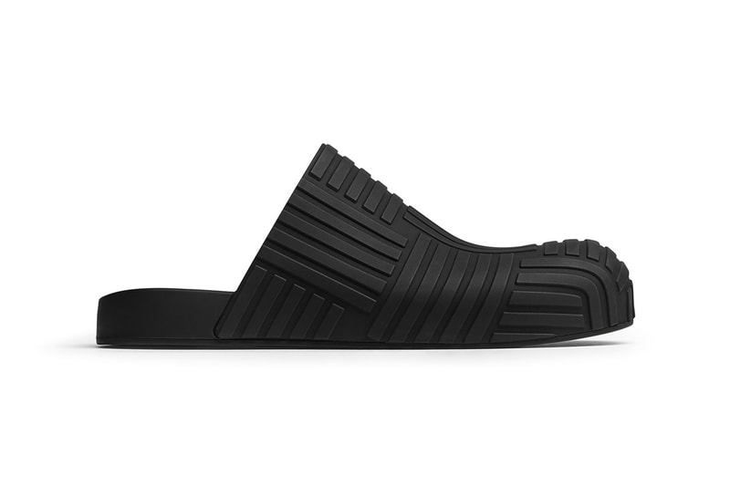 Bottega Veneta 推出要價 $520 美元最新橡膠 Slider 鞋款