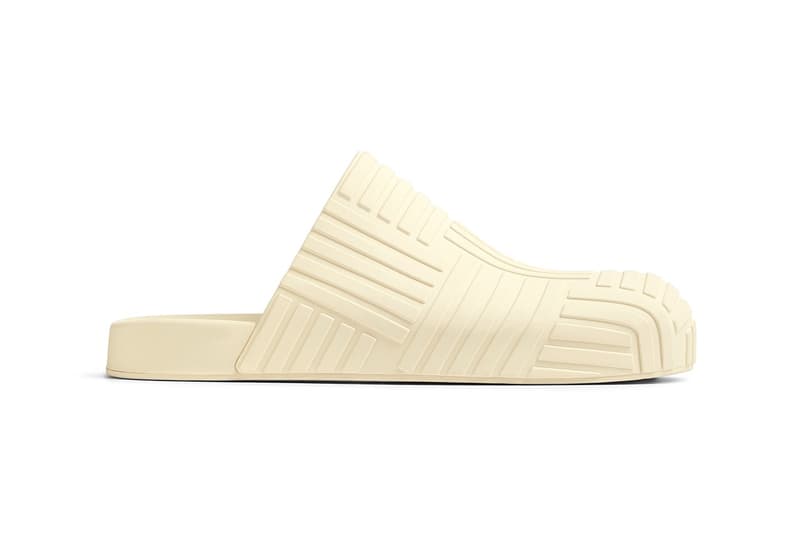 Bottega Veneta 推出要價 $520 美元最新橡膠 Slider 鞋款