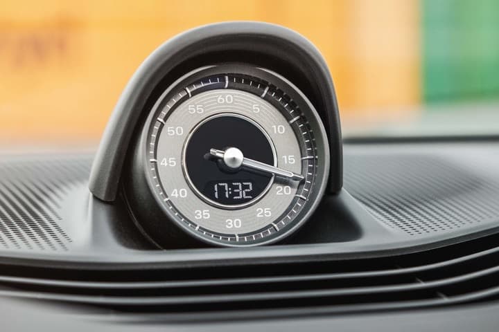 Brabus 打造 Porsche Taycan Turbo S 全新碳纤维定制改装车型