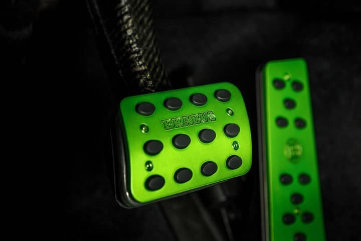 Brabus 打造 Porsche Taycan Turbo S 全新碳纤维定制改装车型