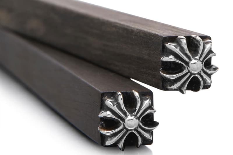 Chrome Hearts 正式推出全新黑檀木筷子