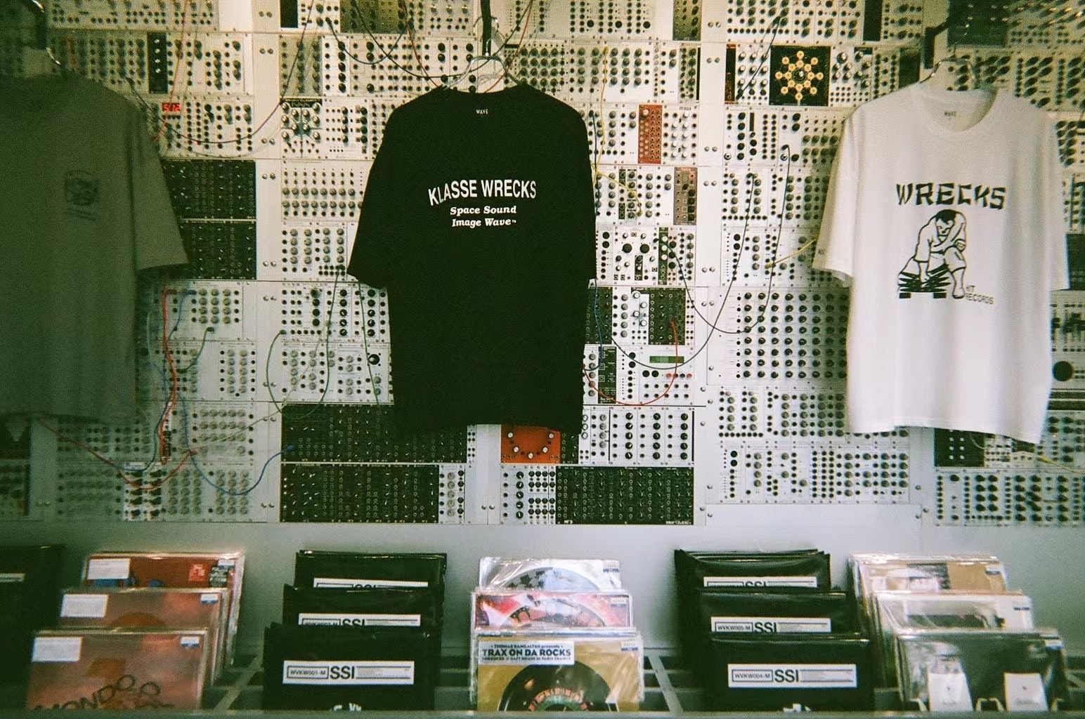 Manual Exposure:吉井雄一拍下 SOFTHYPHEN 的工作日常