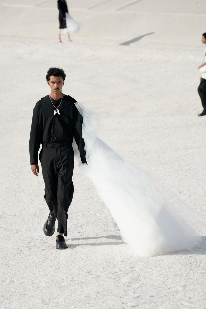 Jacquemus 正式发布 2022 秋冬系列大秀「LE PAPIER」