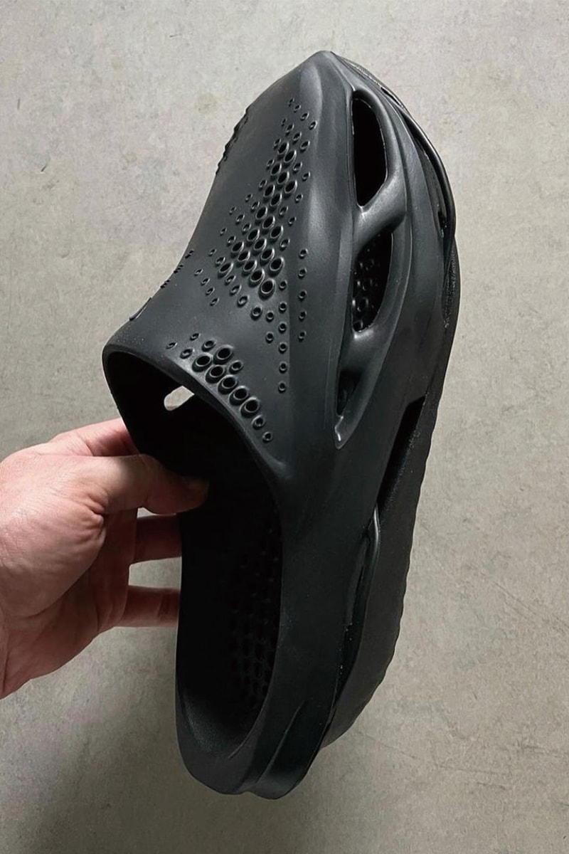 Matthew M Williams 率先曝光 Nike 最新联名拖鞋