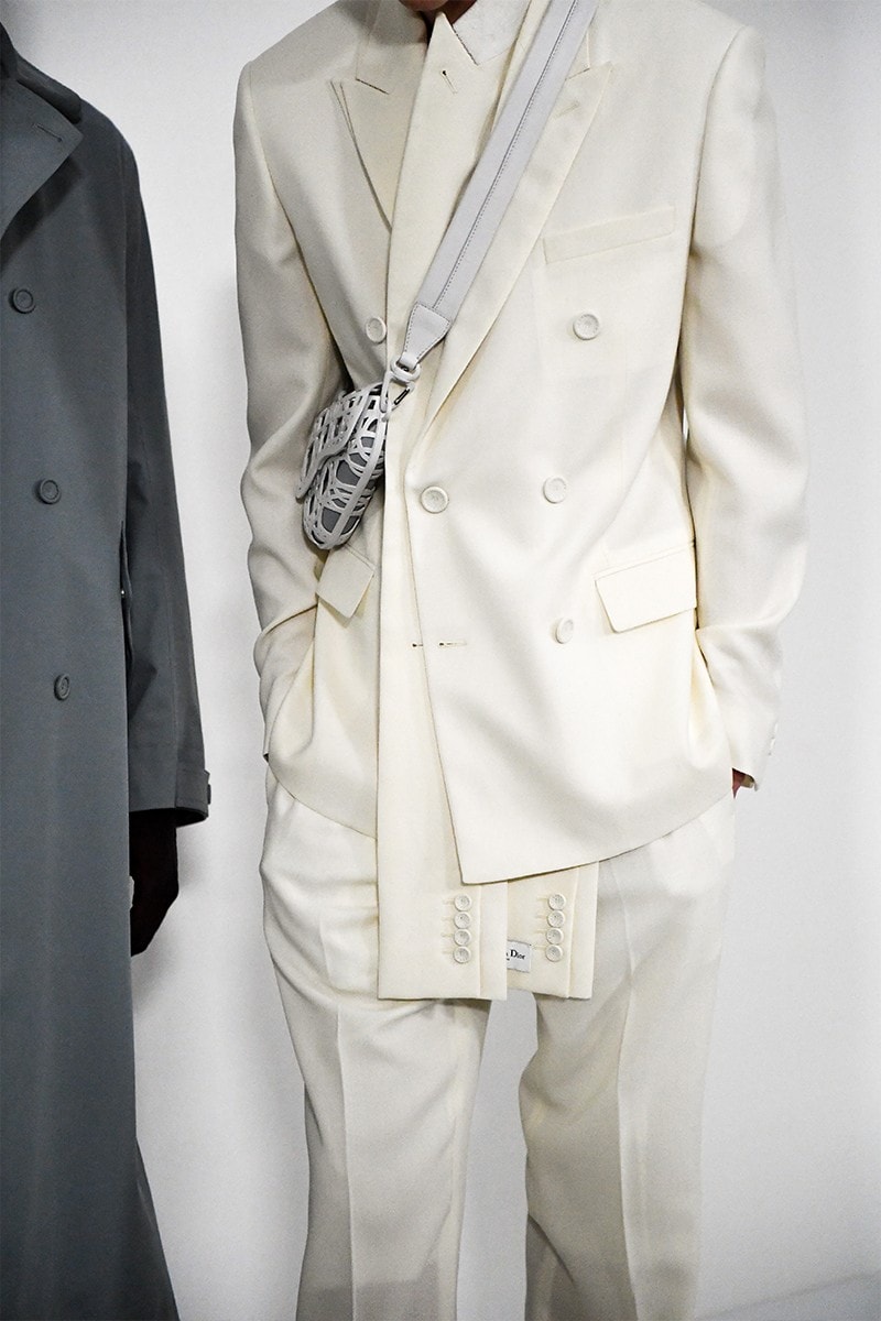 走进  Kim Jones 执掌 Dior 2023 夏季男装系列秀场后台