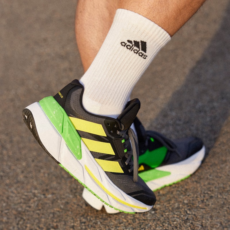 adidas 发布全新 ADISTAR CS 跑鞋