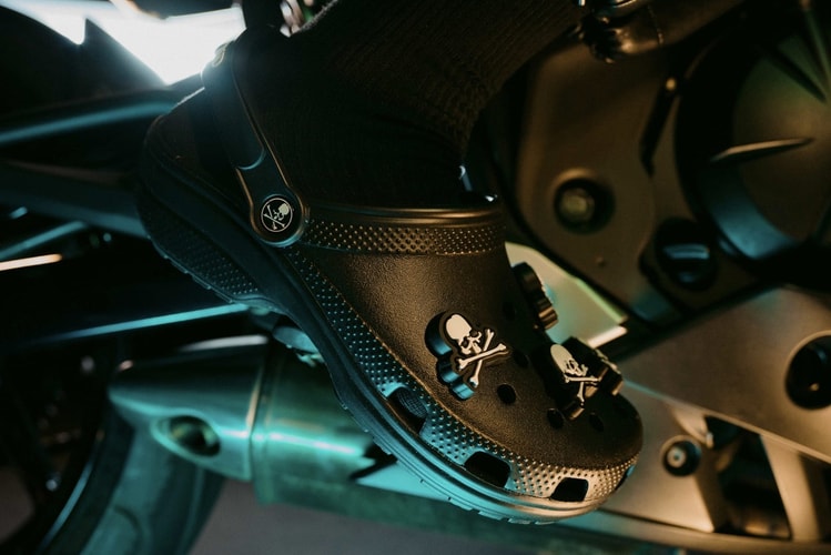 mastermind Japan 攜手 Crocs 推出全新 Clogs 聯名鞋款