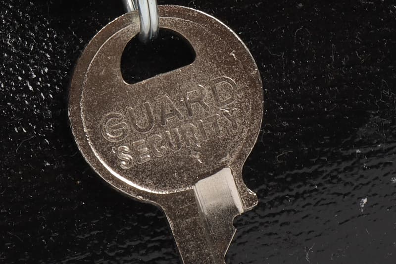 Tom Sachs 携手 Klein Tools 打造「Klein Kelly Bag」以 $10,000 美元正式拍卖