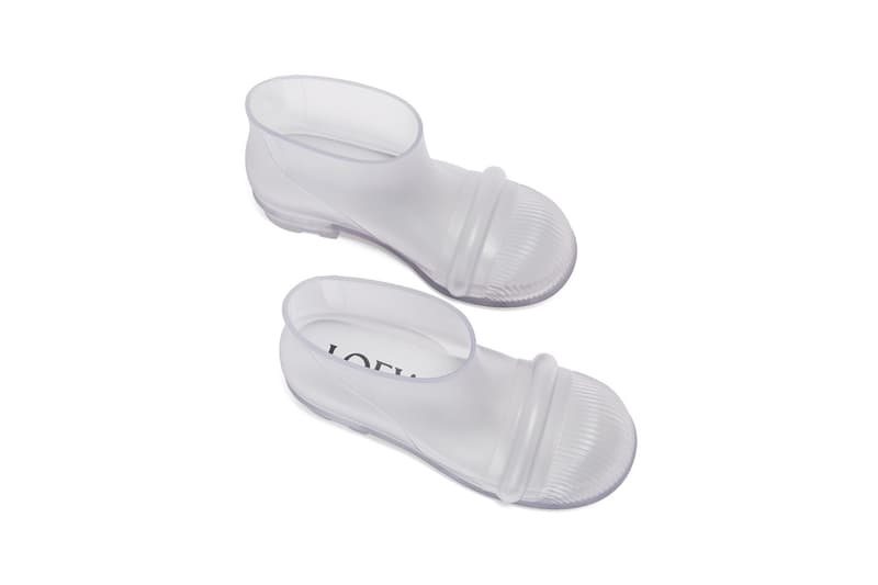 LOEWE 2022 秋冬系列橡膠靴款正式登場