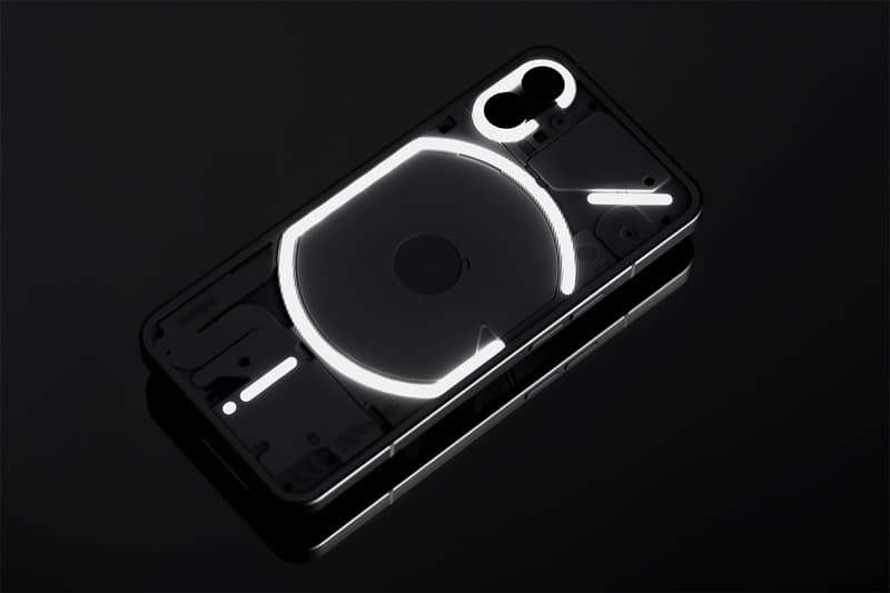 HYPEBEAST 獨家近賞話題手機 Nothing Phone（1）