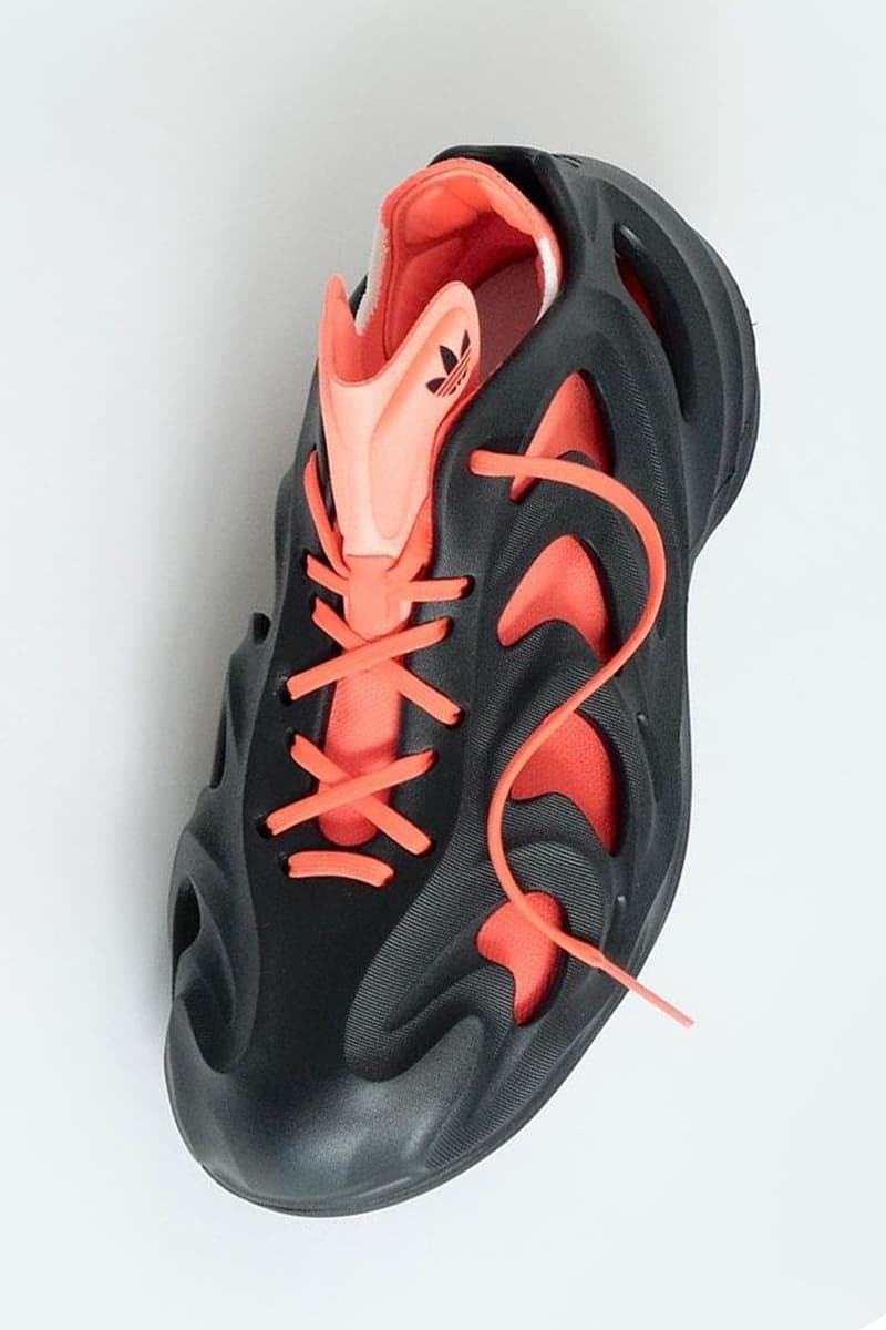 率先近赏 adidas adiFOM Q 最新黑橘配色