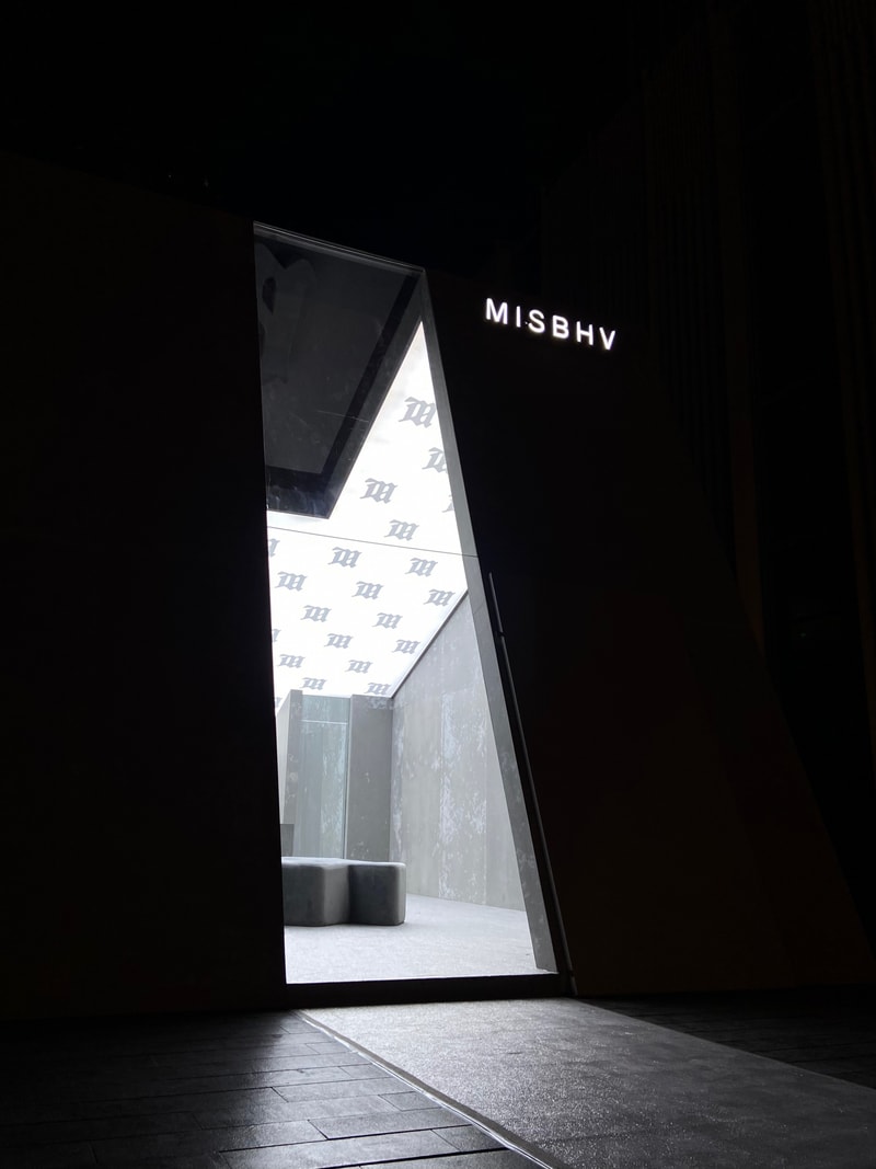 走进 MISBHV 超时空工业俱乐部 Pop up 空间