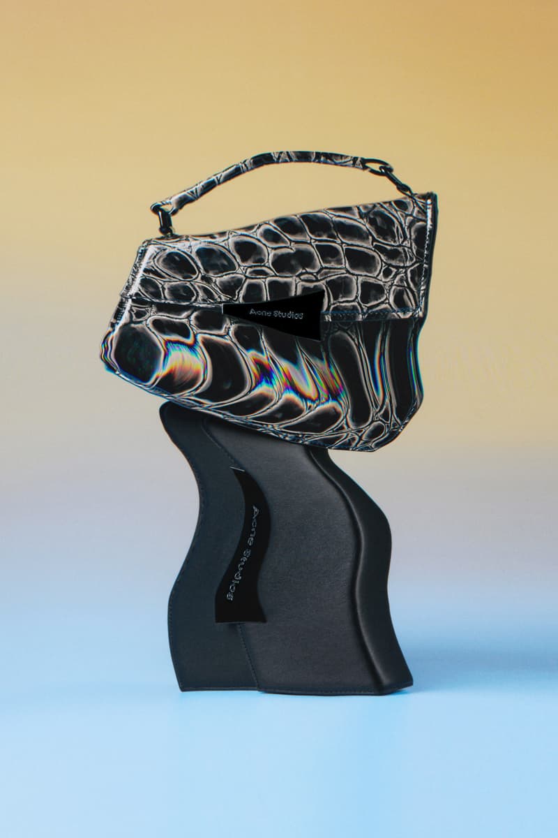 Acne Studios 为异形包袋推出全新配色与尺寸