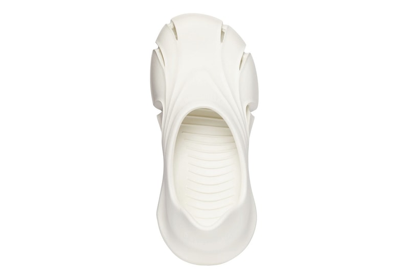 Balenciaga 正式推出全新橡膠鞋款「Mold Closed Slide」