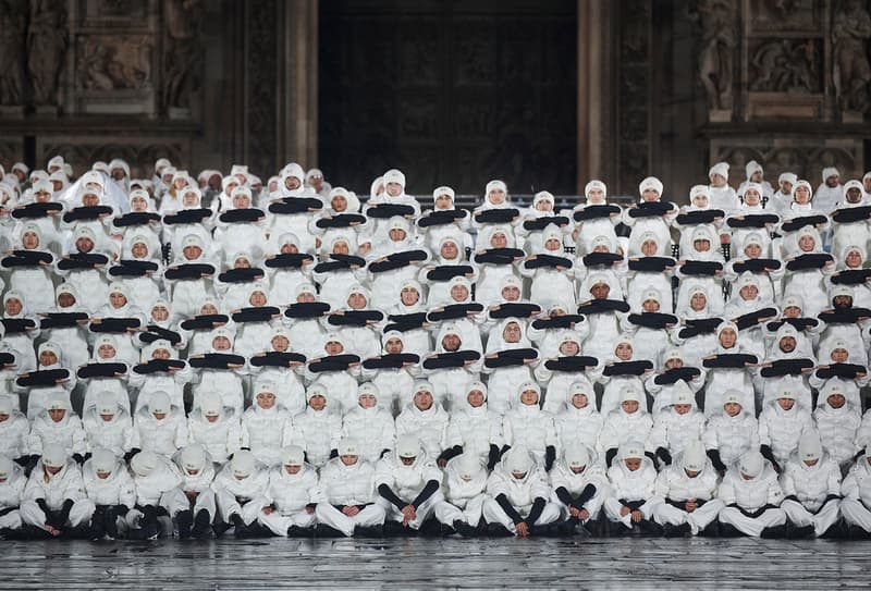 Moncler 70 周年慶典揭幕！700 名舞者、952 名模特齊聚米蘭時裝週