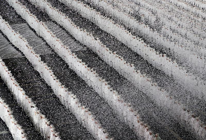 Moncler 70 周年慶典揭幕！700 名舞者、952 名模特齊聚米蘭時裝週