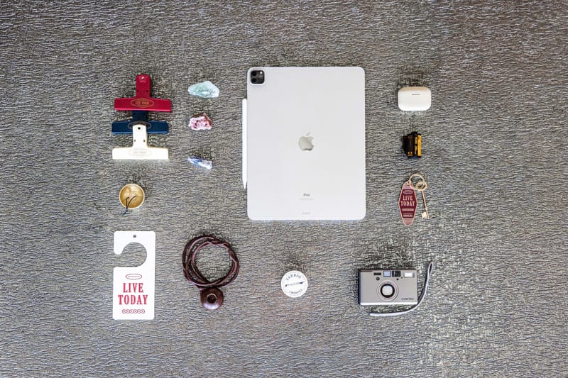 Essentials: 欧阳娜娜筹备新展的必备单品