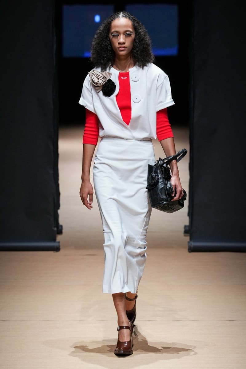 Prada 正式發佈 2023 春夏女裝系列大秀「TOUCH OF CRUDE」