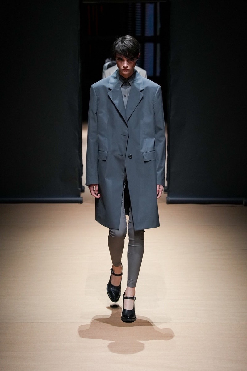 Prada 正式發佈 2023 春夏女裝系列大秀「TOUCH OF CRUDE」