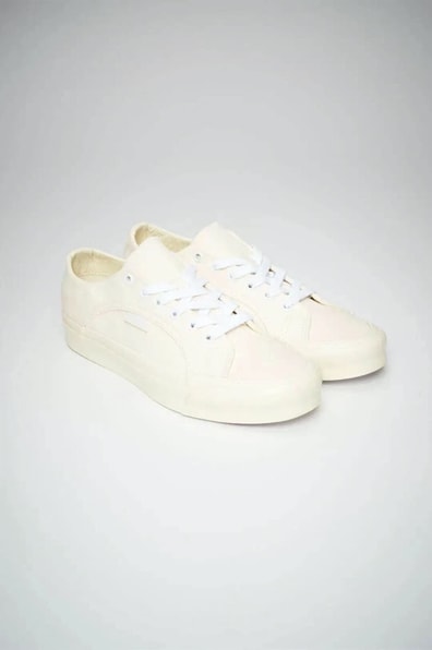 Vans 携手 Stockholm Surfboard Club 推出联名鞋款