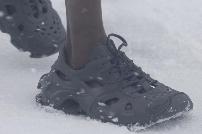 Balenciaga 正式推出 2022 冬季 360° 系列秀上鞋款「HD Sneaker」