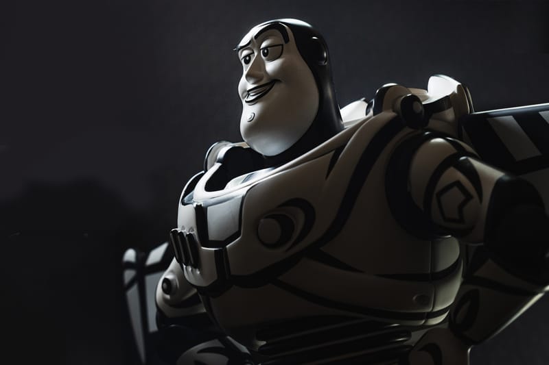 APPortfolio 携手 Joshua Vides 推出巴斯光年雕塑艺术品