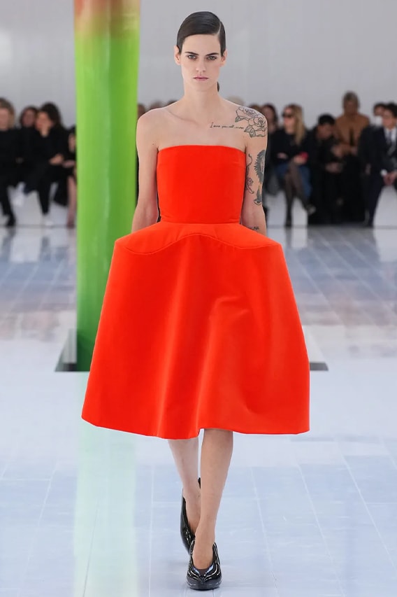 LOEWE 2023 春夏系列時裝秀正式發佈