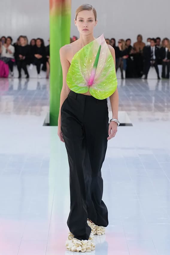 LOEWE 2023 春夏系列時裝秀正式發佈