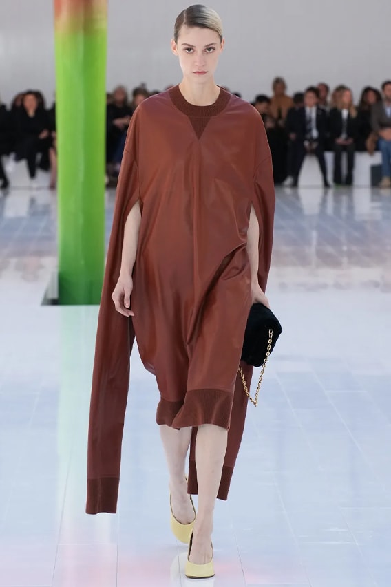 LOEWE 2023 春夏系列時裝秀正式發佈