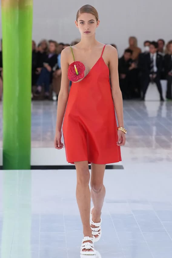 LOEWE 2023 春夏系列時裝秀正式發佈