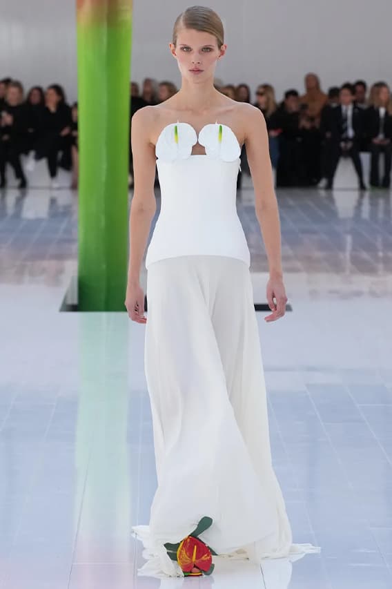 LOEWE 2023 春夏系列時裝秀正式發佈