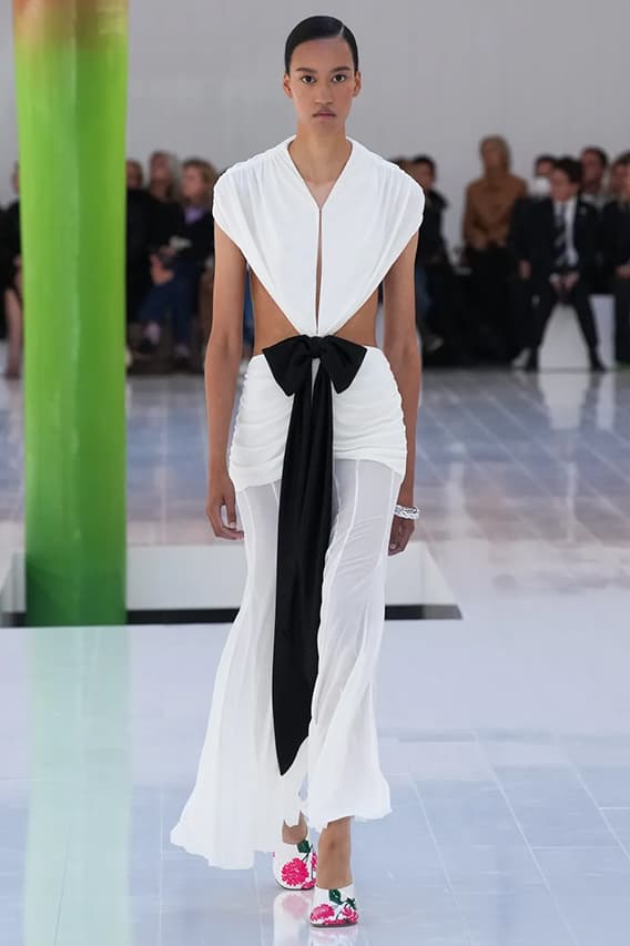 LOEWE 2023 春夏系列時裝秀正式發佈