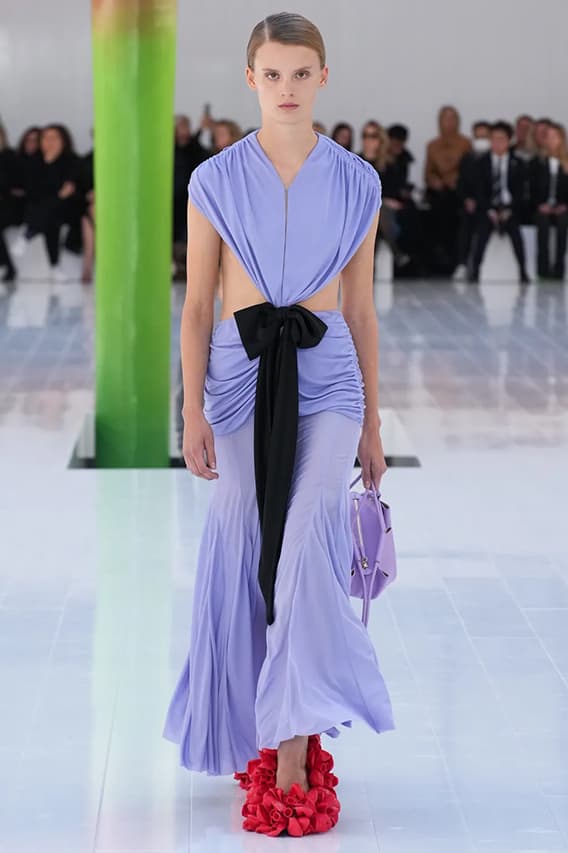 LOEWE 2023 春夏系列時裝秀正式發佈