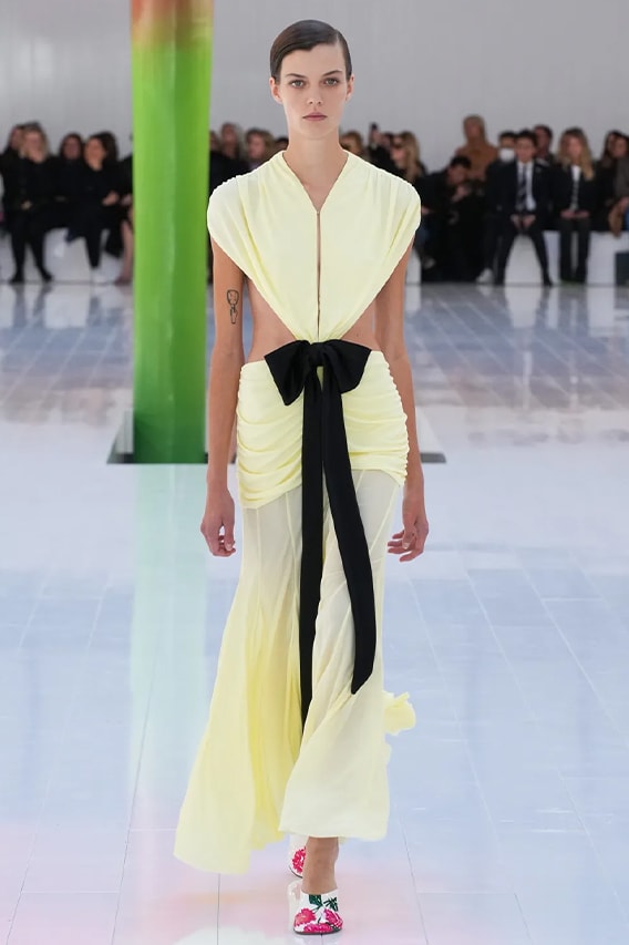 LOEWE 2023 春夏系列時裝秀正式發佈